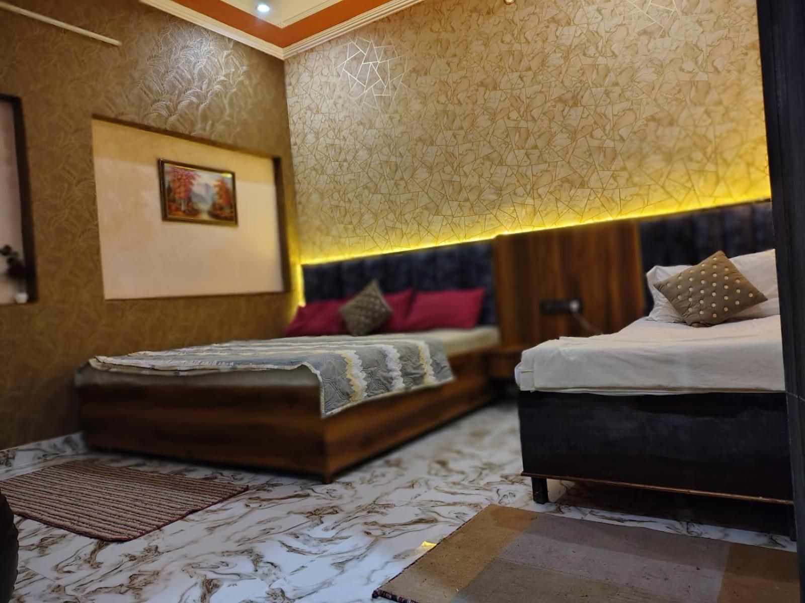 Banarasiya Stay Walking Distance To Banaras Railway Station Váránaszi Kültér fotó